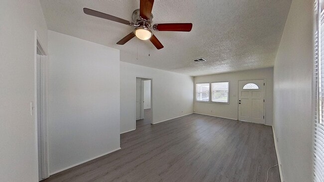 Building Photo - 2337 Carol Dr