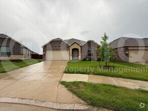 Building Photo - 1420 Rousseau Dr