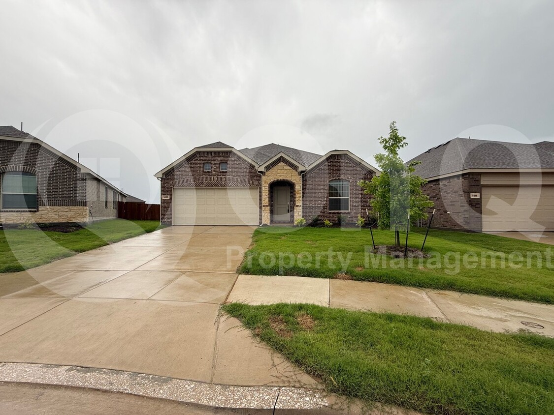 Foto principal - 1420 Rousseau Dr