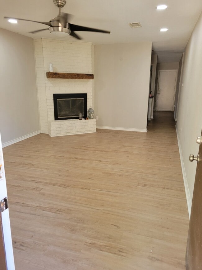 1919 Pine Tree Dr, Bryan, TX 77802 Townhome Rentals in Bryan TX