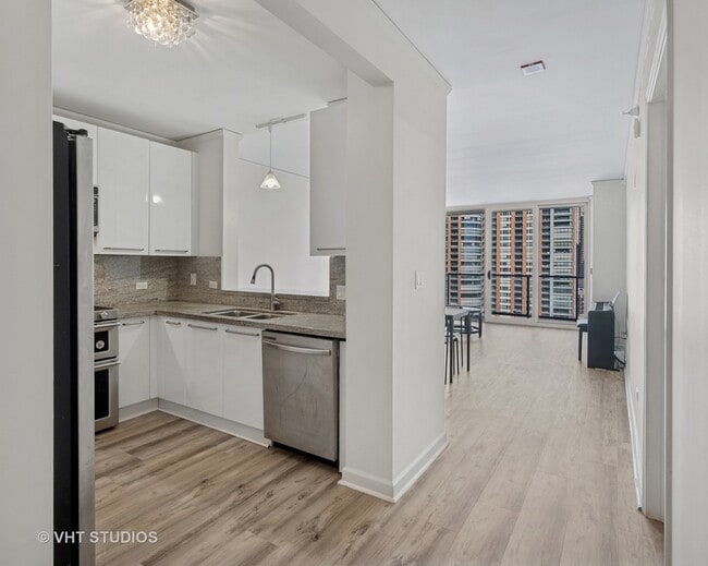 Foto del edificio - 420 E Waterside Dr