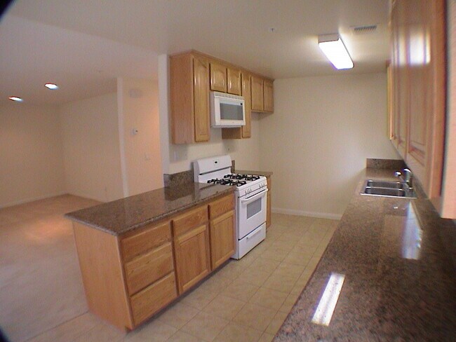 Foto del edificio - 18841 Topham St