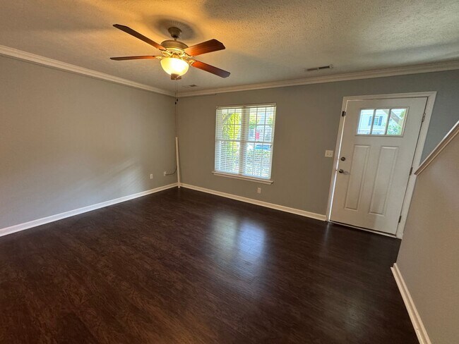 Foto del edificio - Beautiful 3Bedroom/3Bath Town-Home