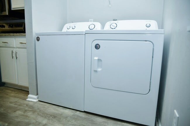 Building Photo - 4889 Old Bainbridge Rd