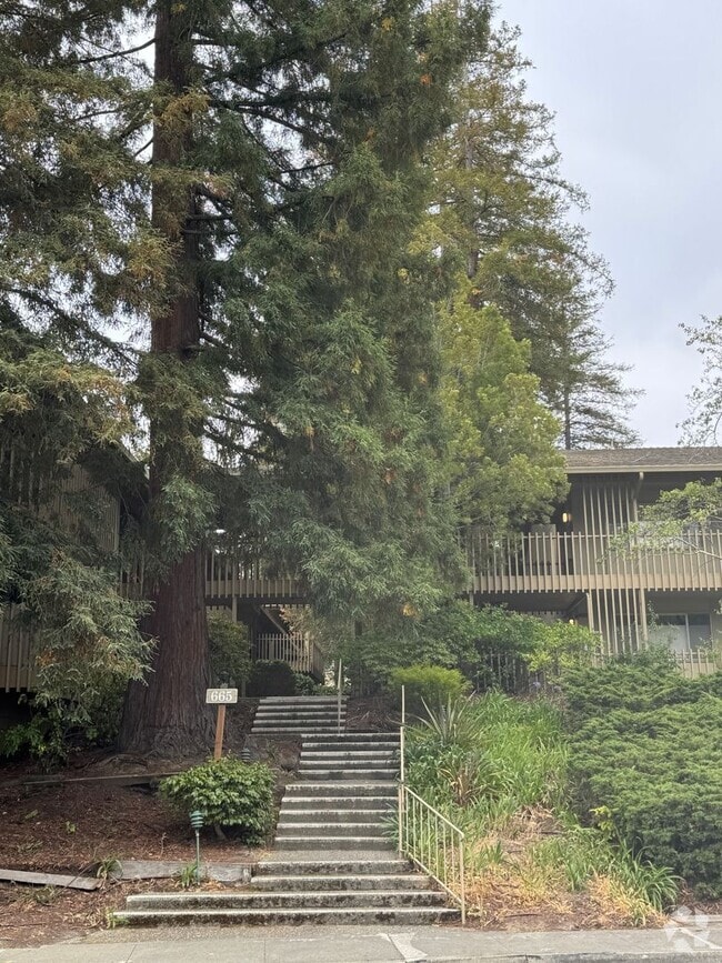 Building Photo - 665 Monte Rosa Dr