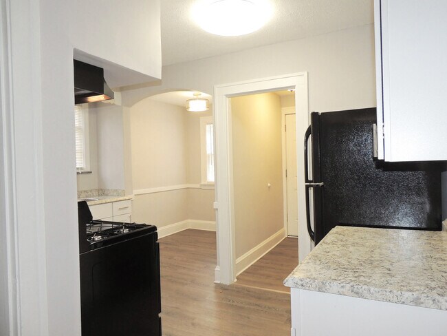 Foto del edificio - 3 Bed - 1.5 bath Colonial for Rent!