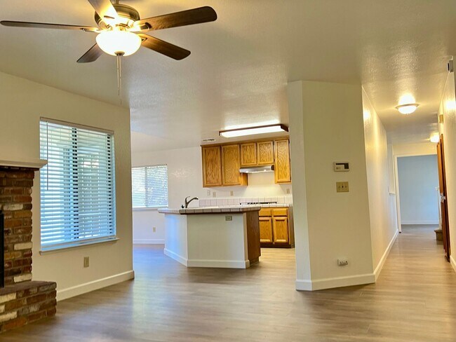 Foto del edificio - 1342 Kingswood Dr