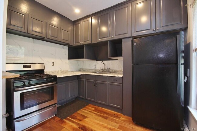 Foto del edificio - 46 Hall Ave