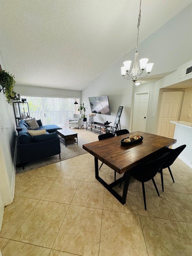 Foto del edificio - 8821 Wiles Rd