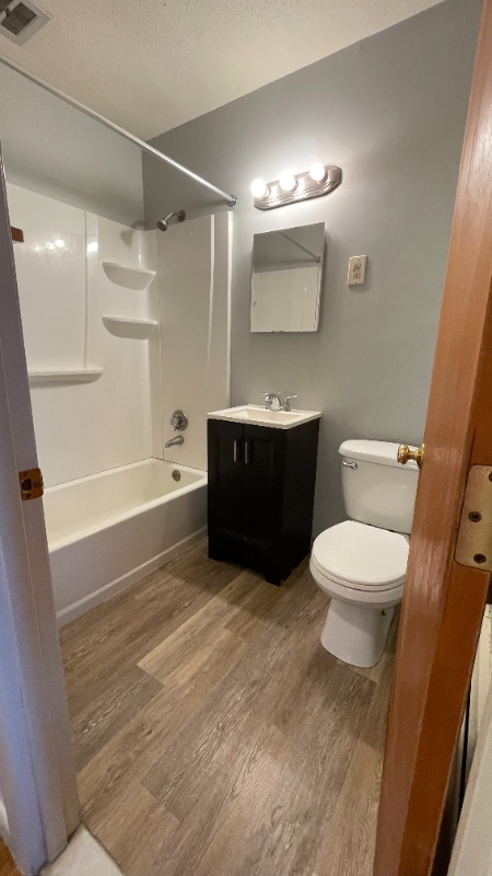 Building Photo - 250 Spring St