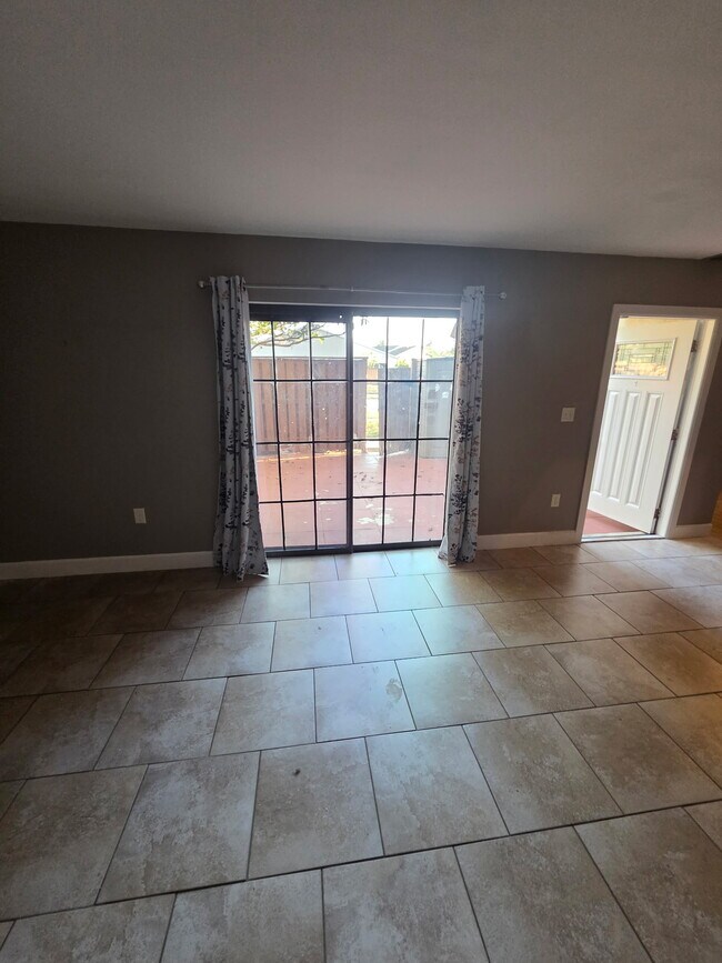 Foto del edificio - 5217 Cedarbend Dr