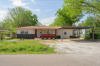 Building Photo - 3210 SE 16th St