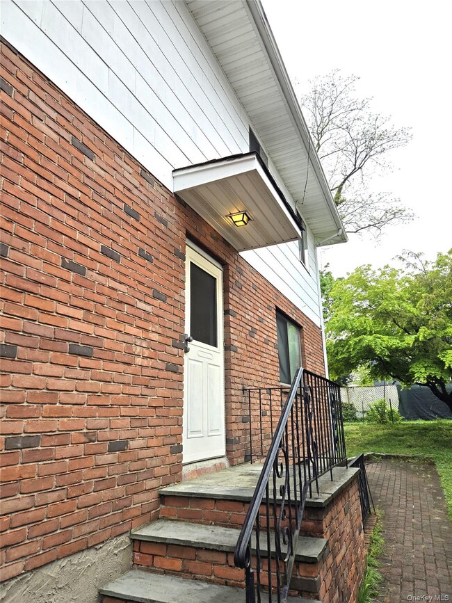 Building Photo - 31 Hickory Rd