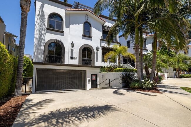 Building Photo - Vista Paradiso