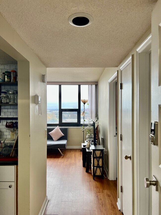 entry - 1100 Wheat St
