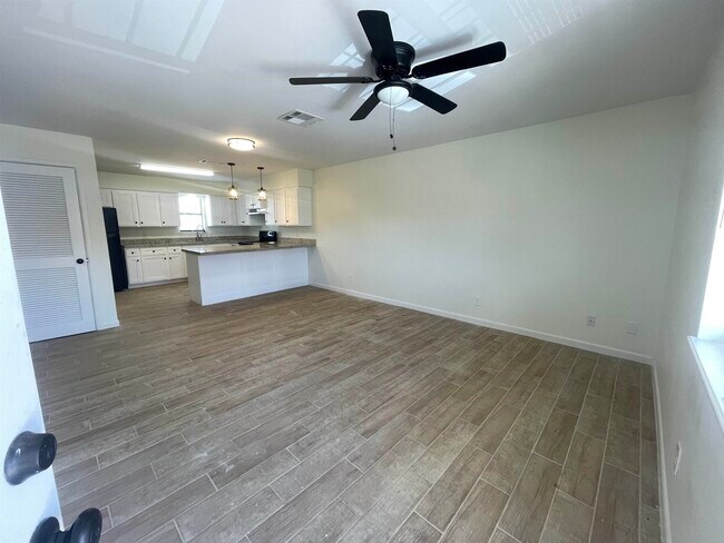 Foto del edificio - 3005 E Price St