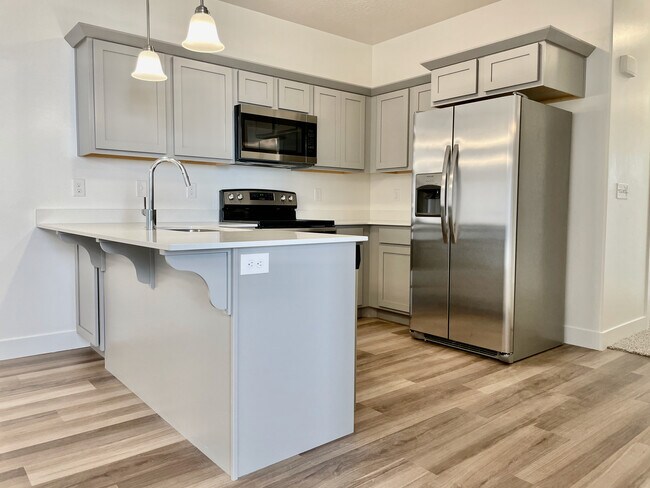 Building Photo - 641 N 380 W