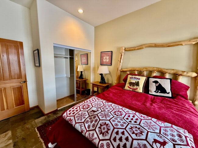 Building Photo - Snowcreek V – Stunning 4 Bed, 3 Bath Corner Unit