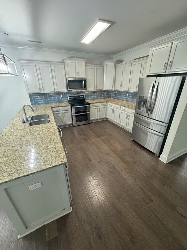Foto del edificio - Beautiful Newly Renovated Home in a Quiet ...