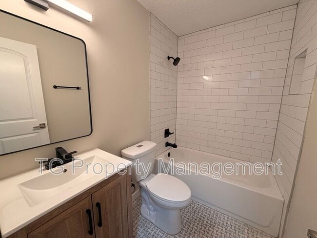 Building Photo - 1700 Main St