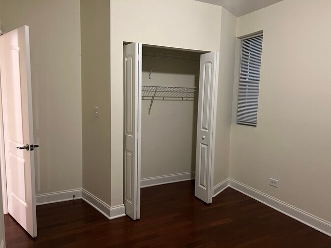 Building Photo - 7208 N Wolcott Ave