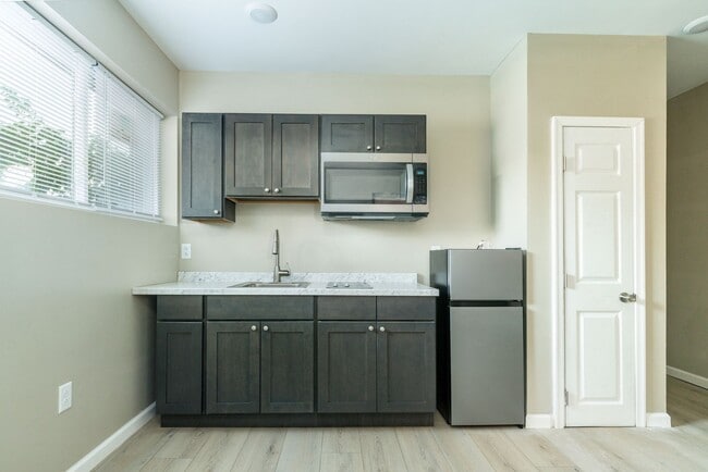 Photo - 104 S 51st St Apartment