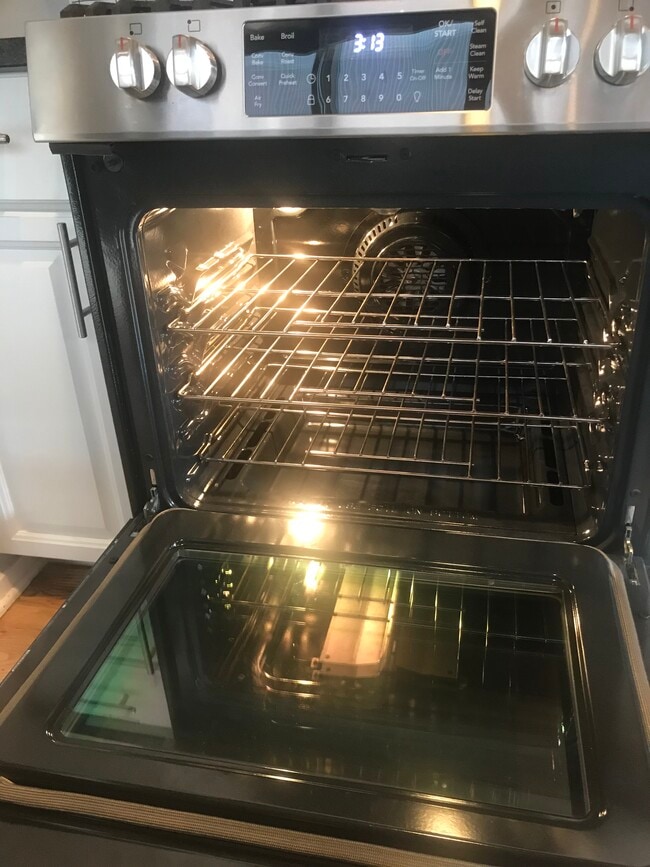 Convection oven with air fryer - 1500 W Monroe St