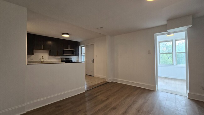 Building Photo - 6018 S St Lawrence Ave