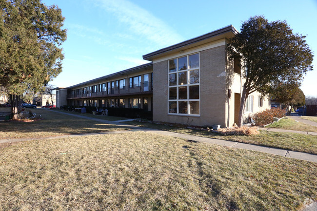Building Photo - 22 King Arthur Ct
