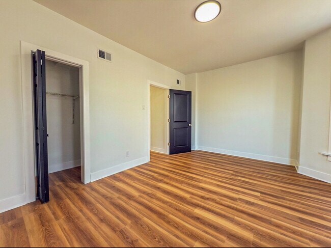 Foto del edificio - 4925 S Champlain Ave