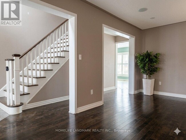 Building Photo - 19 Wetmeadow Dr