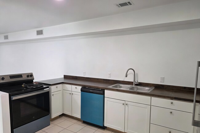 Foto del edificio - 2417 Robertsdale Rd