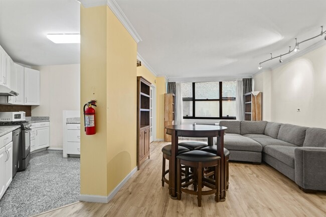 Foto del edificio - 7004 JFK Blvd E