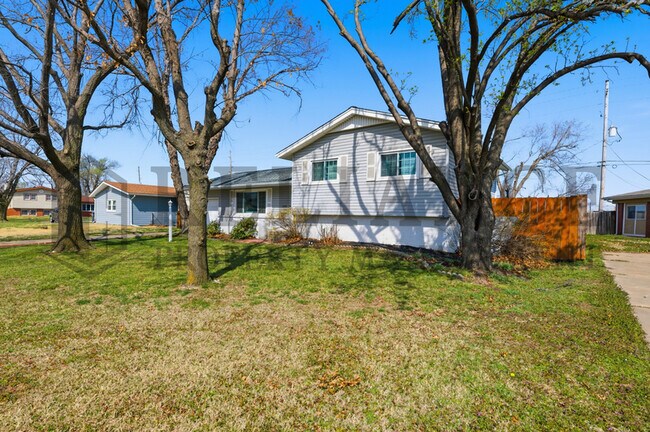 Foto del edificio - 8300 W 9th St N