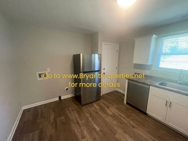 Building Photo - 502 Utley Dr
