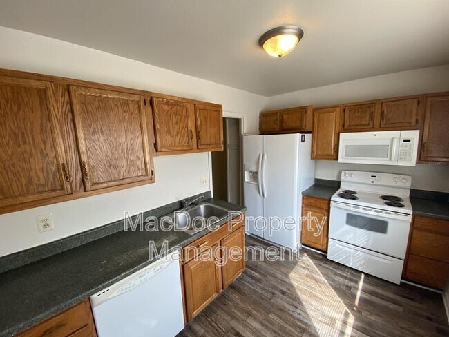 Building Photo - 4249 Normandy Ct