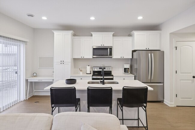 Building Photo - 2457 Cedarwood Ln