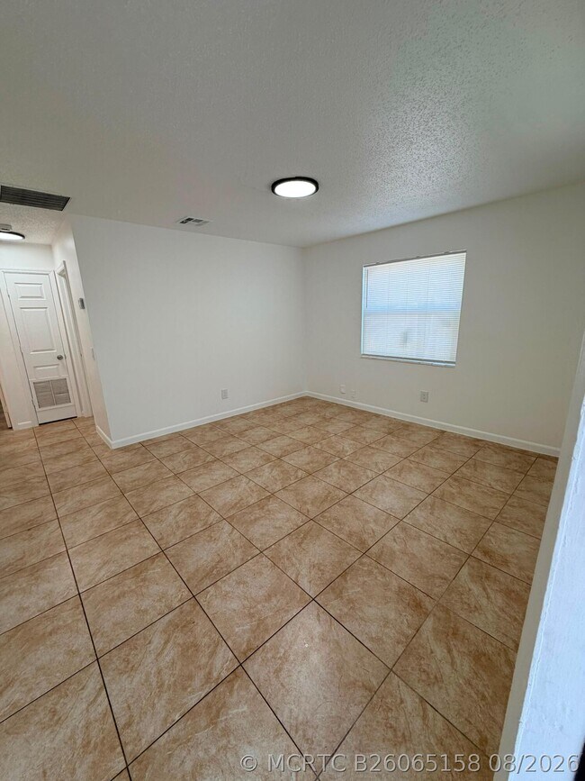 Foto del edificio - 1130 N F St
