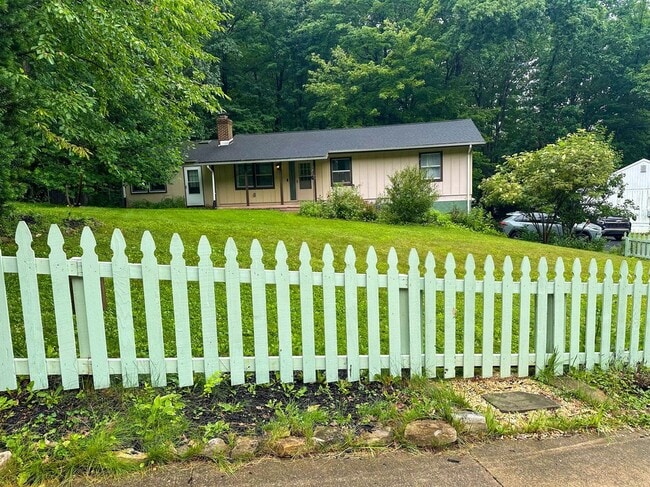 Building Photo - 200 Oakley Dr