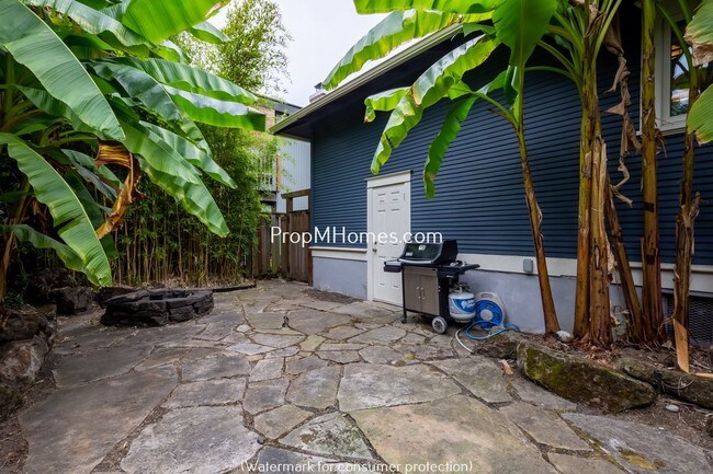 Foto del edificio - 3041 SE Main St