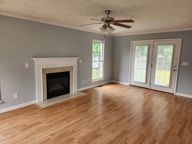 Building Photo - Spacious 3-bedroom, 2.5-bathroom haven is ...