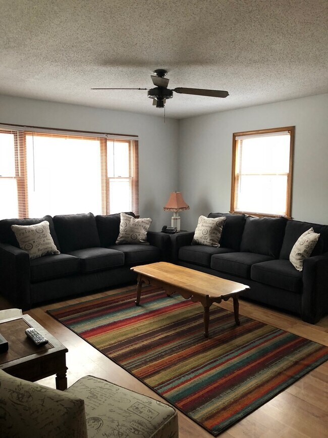 Building Photo - **SCHOOL YEAR RENTAL-TWO STUDENT MAX** AVAILABLE MID-AUGUST TO MID-MAY