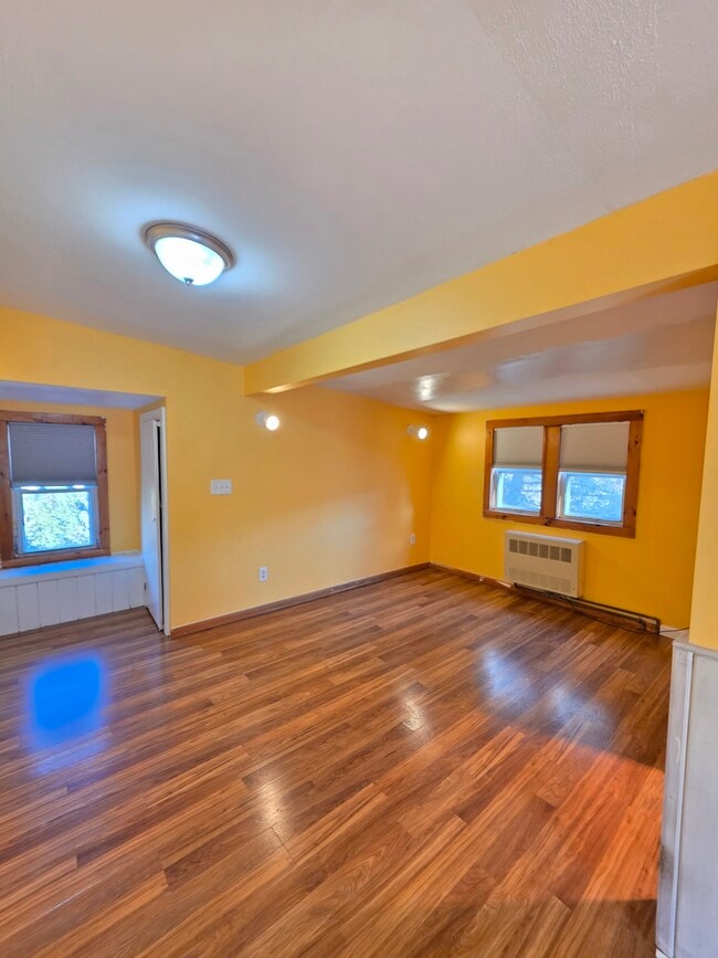 Foto del edificio - 1906 Burdett Ave