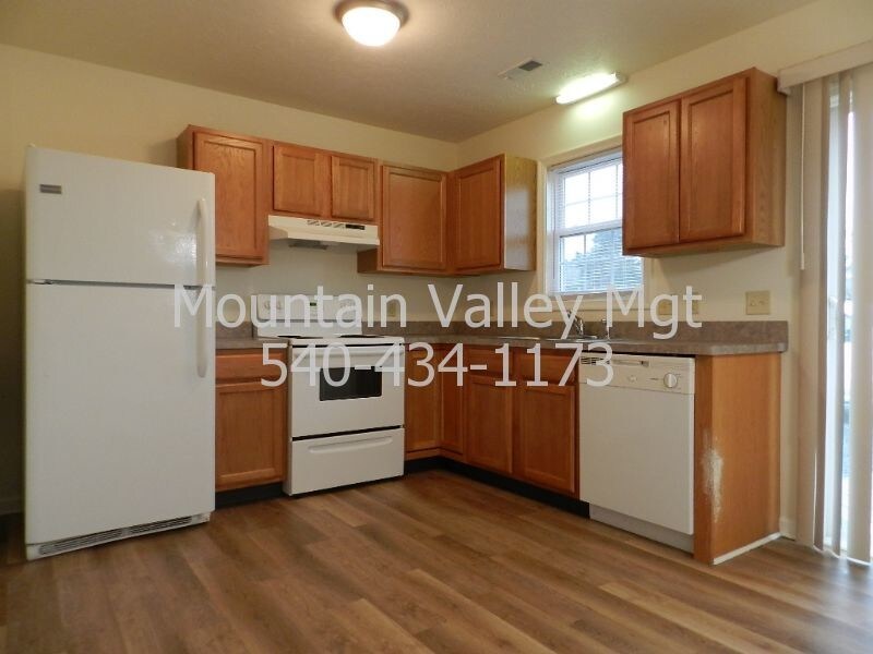 Foto del edificio - Nice Townhome!