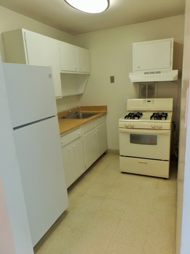 Interior Photo - Royal Mace Apartments