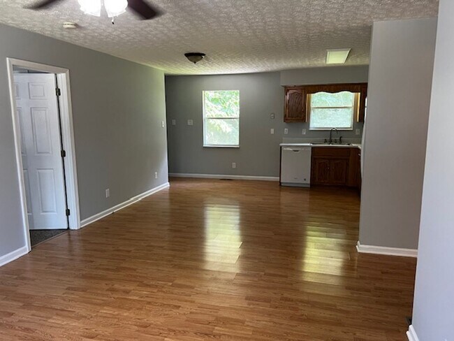 Foto del edificio - Maryville 37803 - 3 bedroom, 2 bath home - Contact Troy Adams (865) 233-6949