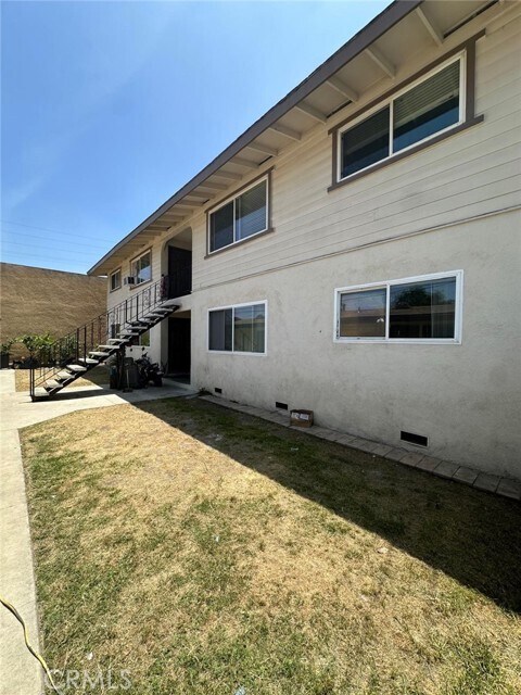 Primary Photo - 2304 W Roberta Ave