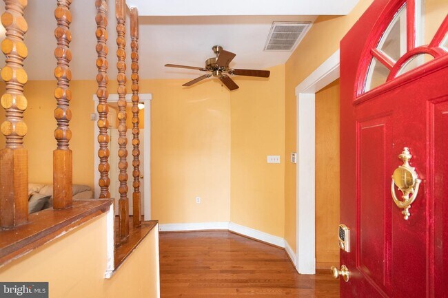 Building Photo - 2700 30th St NE