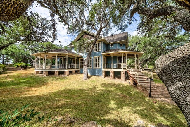 Building Photo - 533 Country Club Dr