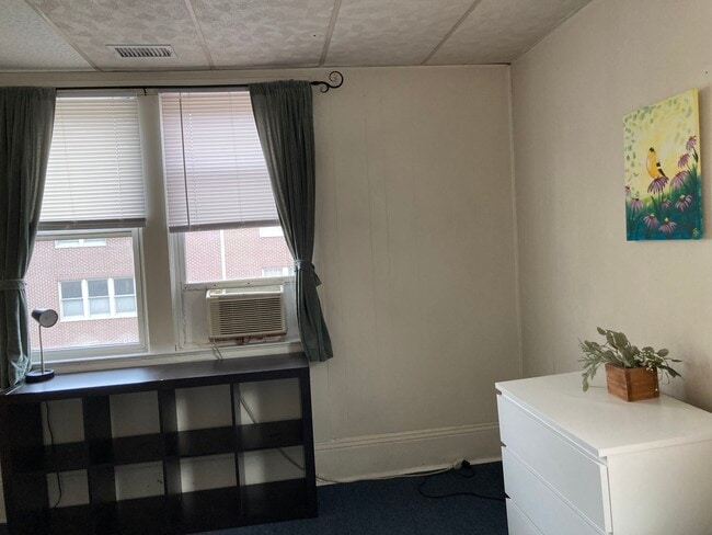 Building Photo - 2002 Maple Ave